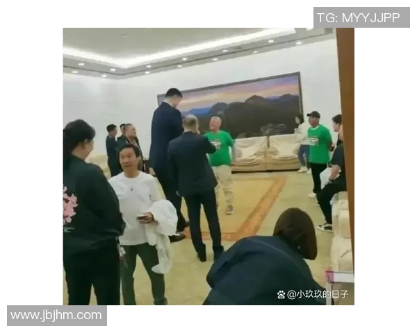 赵本山与姚明街头偶遇引发热议两位巨星的幽默互动令人捧腹大笑